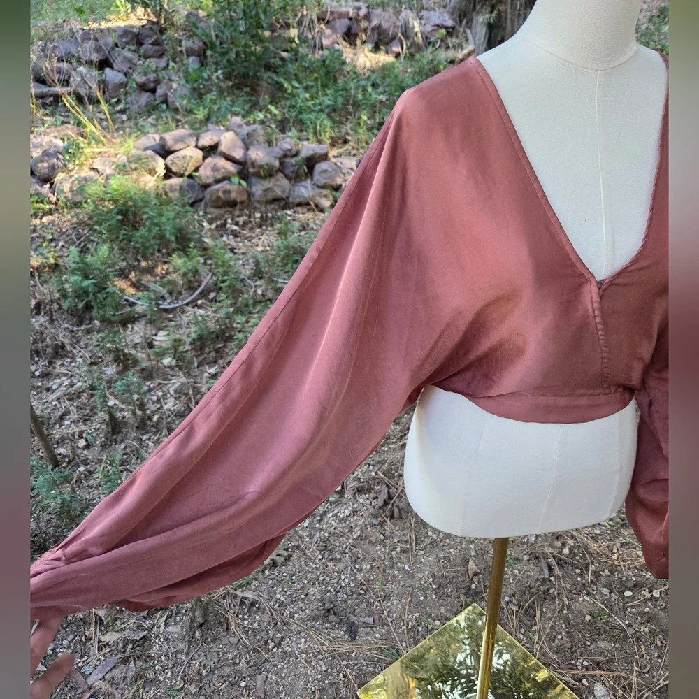 Free People Elegant Rose Pink V-Neck Bell Sleeve Women's Top - Picture 3 of 7